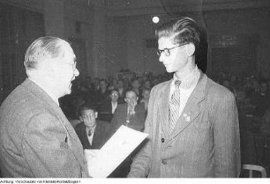 Dresden, Prießnitzstraße 39. Union Druckerei. Otto Nuschke, Vorsitzender der CDU in der DDR, übergibt der neuen Druckerei an die Belegschaft, Mai 1953