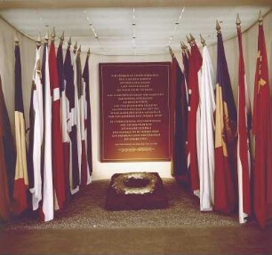 Weimar-Buchenwald. Nationale Mahn- und Gedenkstätte Buchenwald, Gedenktafel mit dem Schwur der Häftlinge