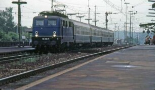 Vaihingen/Enz-Nord Lok 110 236 E3024 UIC-X-Wagen Bahnsteig