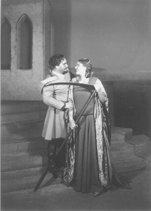 Griselda. Zehn Szenen von Gerhart Hauptmann. Staatsschauspiel Dresden, Dresdner Erstaufführung 14.10.1931 : Willi Kleinoschegg als Markgraf Ulrich und Grethe Volckmar als Griselda