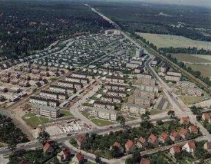 Luftaufnahme, Blick von Nord-Osten auf die GSW-Siedlung Düppel Süd. Berlin-Zehelndorf, Berlepschstraße