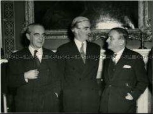 Der britische Außenminister Anthony Eden mit seinem französischen Amtskollegen