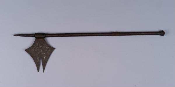 Battle axe of the type bullova