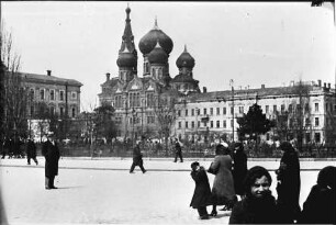 Charkow [Ukraine]: Platz und Kirche, Vordergrund Anlage