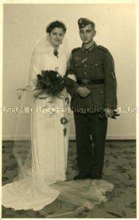Hochzeitsfoto eines Wehrmachtssoldaten