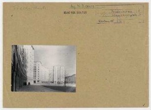 Straßenansicht. Berlin, Friedrichshain, Karl-Marx-Allee (vor 1961 Stalinallee)/ Strausberger Platz