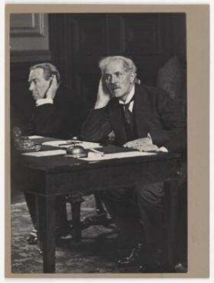 Erste Pressekonferenz der neuformierten Koalitionsregierung in England, Stanley Baldwin und Ramsay MacDonald im Foreign Office in London. links: Stanley Baldwin, rechts: Ramsay MacDonald