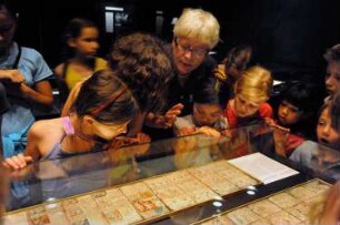 Führung "Die Maya-Handschrift für Kinder erklärt" im Buchmuseum