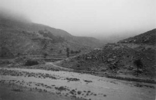 Regenzeit : Verregnete Berglandschaft mit Fluss
