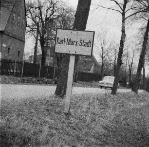 Karl-Marx-Stadt. Ortseingangsschild