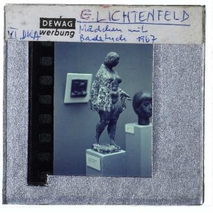 Lichtenfeld, Mädchen mit Badetuch