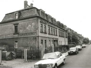 Dresden-Mickten, Franz-Lehmann-Straße 18. Wohnhaus (um 1900). Straßenansicht von Nord-Nordosten