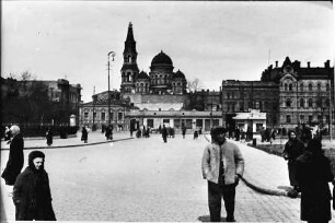 Charkow [Ukraine]: Platz und Kirche