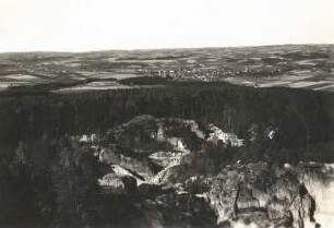 Rochlitz, Mittelsächsisches Bergland. Blick vom Rochlitzer Berg auf Rochlitzer Pflege und Stadt
