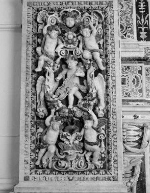 musizierender Putto mit Geige