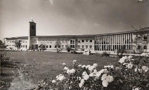 Gsaenger, Gustav; Allach, Amberg, Großhadern, Kempten, Braunschweig, München, Friedrichshafen, Berchtesgaden, Erlangen u.a.; Großes Fotoalbum mit unterschiedlichen Bauprojekten - Hinterbärenbadschule in München