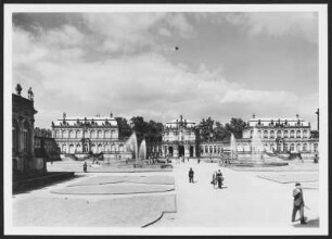 Dresden, Zwinger : Dresden-Altstadt. Zwinger (1709/1728; M. D. Pöppelmann). Zwingerhof gegen Wallpavillon