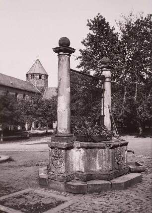 Gießen, Schiffenberg, Chorherrenstift : Gießen, Schiffenberg. Augustinerchorherrenstift. Blick vom Ziehbrunnen (1715) zum Vierungsturm vor dem Ostchor der Kirche