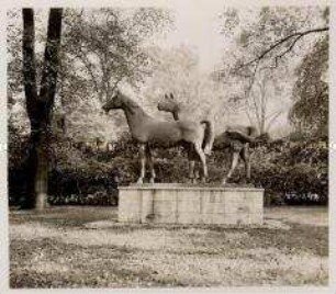 Essen, Stadtgarten, Bildhauer Philipp Harth, Figur "Pferdegruppe"