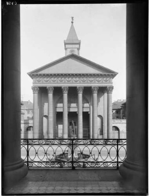 Karlsruhe Evangelische Stadtkirche Außenansicht von Westen Säulenportikus