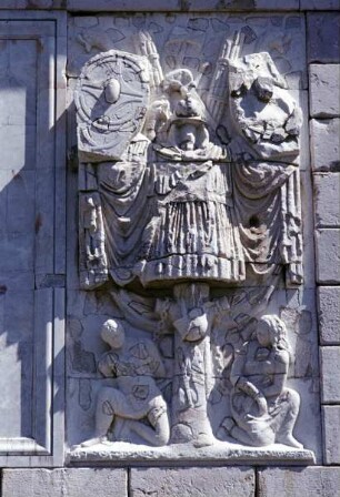 Trophée des Alpes & Trophée d'Auguste — Relief