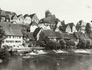 Besigheim, Blick auf die Stadt : Besigheim. Blick über die Enz gegen einen Rundturm der ehemaligen Stadtbefestigung
