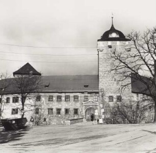 Torturm : Wasserburg (Museum). Ehem. Justiz- und Rentamt (Restaurant "Burgschänke"), Wohn- und Wirtschaftsgebäude mit Burgtor und Torturm