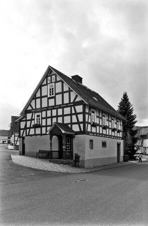 Ehemaliges Backhaus (Backhaus, Mauerwerk und Fachwerk); Battenberg, Kirchstraße 16