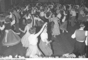 Volkskunst-Laden, Auftritt des Sächsischen Bergsteigerchor "Kurt Schlosser" Dresden, September-Dezember 1956