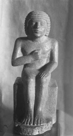 Sitzstatue des Meten