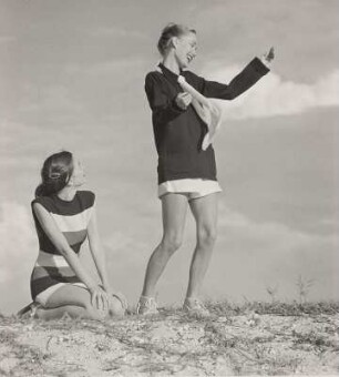 Modeaufnahme, Modelle Eunice Sherman und Theo Graham (Mademoiselle)