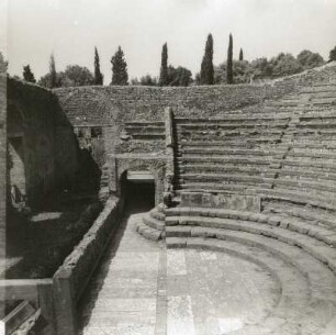 Pompeji. Kleines Theater. Bühnenraum und Zuschauerränge