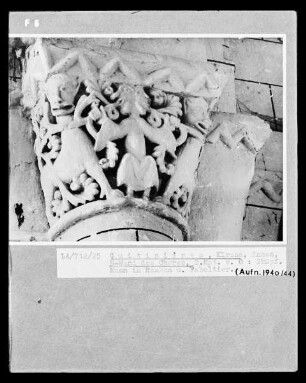 2. Kapitell von Osten mit Rankenornament, Mann und Fabeltier
