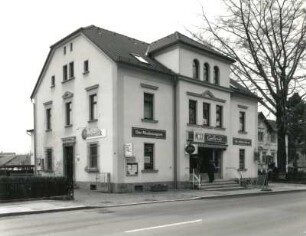 Ebersbach-Neugersdorf, Hauptstraße 19. Wohnhaus mit Laden (1886/1900)