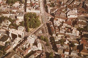 Hansjakob, Gottfried; Augsburg - Innenstadt, Königsplatz, Ernst-Reuter-Platz; Königsplatz und Fußgängerzone - Luftbild Königsplatz (Richtung Norden)