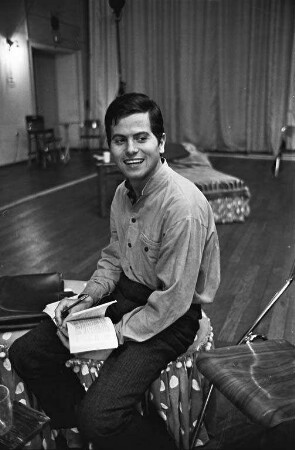 Neuverpflichteter Schauspieler Walter Albert Müller beim Badischen Staatstheater.
