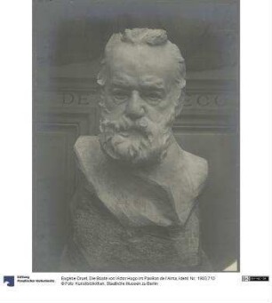 Die Büste von Victor Hugo im Pavillon de l'Alma