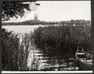Neuruppin. Partie am See. Blick über den See zur Klosterkirche Sankt Trinitatis