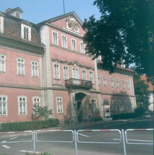 Arnstadt, Schloßplatz 1. Neues Palais (Schloßmuseum). Straßenansicht