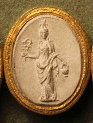 Stehende Isis mit Sistrum und Gefäß (Daktyliothek, Erstes Mythologisches Tausend)