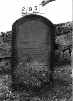 Grabstein 295