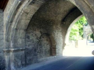Stadtbefestigung - Stadttor (Jörgentor)-Durchfahrt von Stadtseite mit Torbögen sowie Torkammer