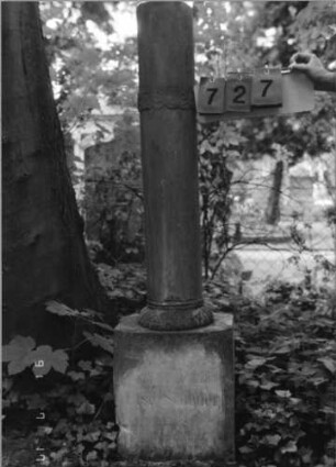 Grabstein 727 [Hahn S. 246 Grab-Nr. 614]
