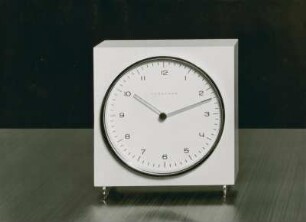 Junghans Tischuhr "16/5088" von Max Bill