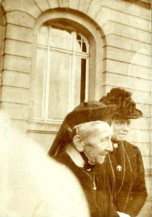Viktoria-Pensionat. Großherzogin Luise und Frau Oberin [Emilie von Göler]