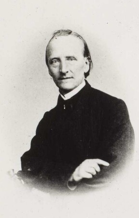 Porträt Hermann Butterweck (1816-1898; Schauspieler, Solotänzer, Regisseur). Albuminabzug auf Karton (Carte-de-visite mit Atelieraufdruck verso)