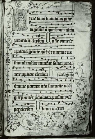 Notenmanuskript mit Initiale K : Messe, Kyrie und Gloria. Kyrie, fons bonitatis ... Christe, unice Dei Patris Genite ... Kyrie, ignis divine (erste, vierte und letzte der neun Anrufungen) und Beginn des Gloria. Notenmanuskript, Seite mit Initiale K(yrie). Handschrift und Buchmalerei. Bautzen: Domschatzkammer St. Petri Ms. I, Lvc. 20