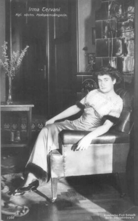 Porträt Irma Tervani (1887-1936; Sängerin). Fotografie (Weltpostkarte) im Verlag Emil Schwalb, um 1920