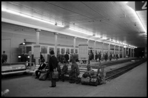 Bern: U-Bahnhof, Gleise und Bahnsteige