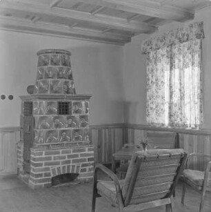 Jugendhaus Tröbigau : Tröbigau. Jugendhaus. Innenansicht mit Kachelofen